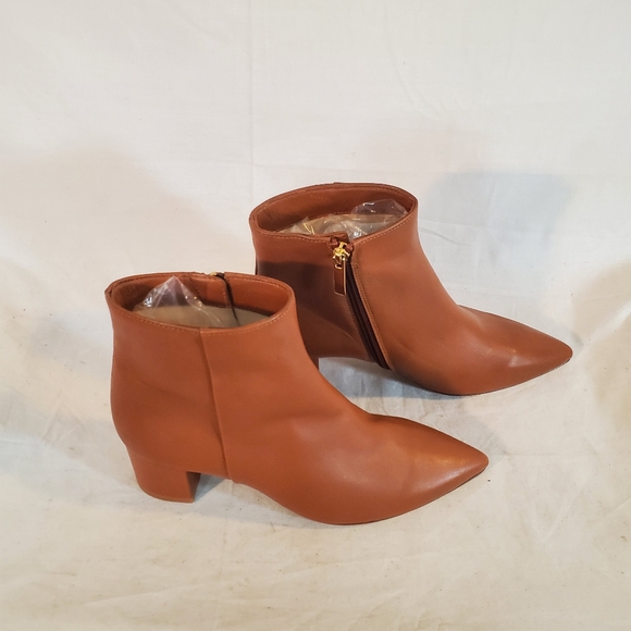 L'AGENCE Women's 38.5 Jeanne II Pointed Toe Bootie in Luggage Brown New - Picture 2 of 6